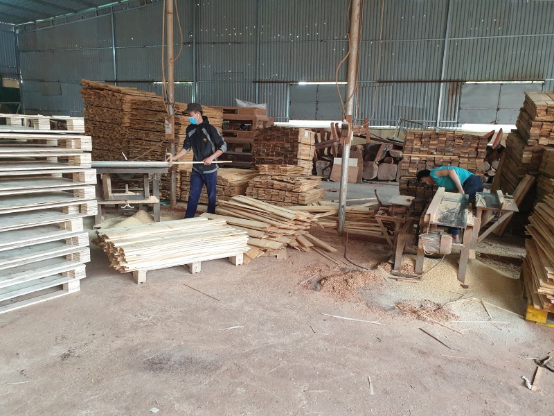 Vì sao các doanh nghiệp nên lựa chọn pallet gỗ? Giải pháp tối ưu cho lưu kho và vận chuyển hàng hóa